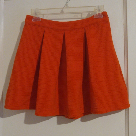 Forever 21 Dresses & Skirts - Forever 21 Women's Dark Orange Pleated Mini Skirt Size Small